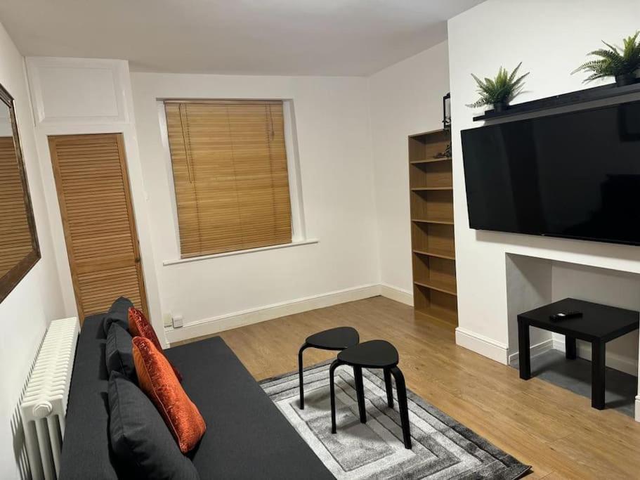 Manor Court * Londra